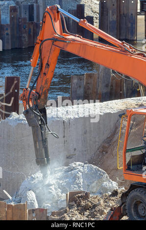 heavy duty Excavator demolishing an old residential building Stock ...