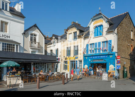 France, Ille et Vilaine, Cote d'Emeraude (Emerald Coast), Cancale, bars on Place du Calvaire // France, Ille-et-Vilaine (35), Côte d'Émeraude, Cancale Stock Photo