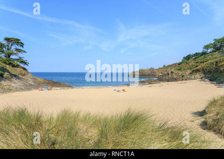 France, Ille et Vilaine, Cote d'Emeraude (Emerald Coast), Cancale, Petit Port beach // France, Ille-et-Vilaine (35), Côte d'Émeraude, Cancale, plage d Stock Photo