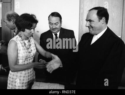 The trial against Beate Klarsfeld before the Cologne District Court on 9 July 1974 was accompanied by protests by German and French resistance fighters against the Nazi regime. | usage worldwide Stock Photo