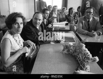 The trial against Beate Klarsfeld before the Cologne District Court on 9 July 1974 was accompanied by protests by German and French resistance fighters against the Nazi regime. | usage worldwide Stock Photo