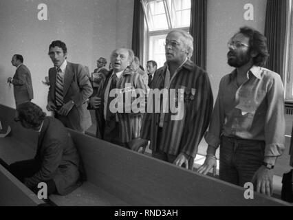 The trial against Beate Klarsfeld before the Cologne District Court on 9 July 1974 was accompanied by protests by German and French resistance fighters against the Nazi regime. | usage worldwide Stock Photo