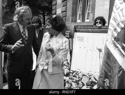 The trial against Beate Klarsfeld before the Cologne District Court on 9 July 1974 was accompanied by protests by German and French resistance fighters against the Nazi regime. | usage worldwide Stock Photo