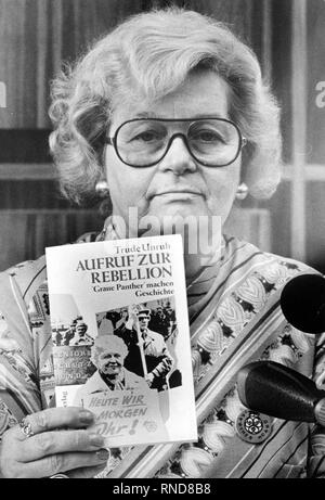 The politician Trude Unruh on 27 September 1984. Trude Unruh founded the 'Graue Panther' (Grey Panther) senior citizens' protection association in 1975. From its foundation in 1989 to 2007, she was chairman of the party 'Die Grauen - Graue Panther'. | usage worldwide Stock Photo
