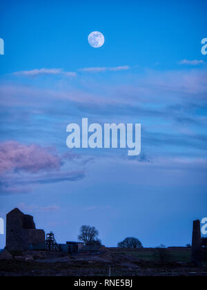 Derbyshire, UK. 18th Feb, 2019. Super Snow Full Moon rising over Magpie Mine historic buildings in the Peak District National Park, Derbyshire. The full moon will reach its closest point to Earth at 9.06 am on Tuesday 19th February 2019. It will be the biggest and brightest of the entire year appearing 14% bigger than usual and 30% brighter. Credit: Doug Blane/Alamy Live News
