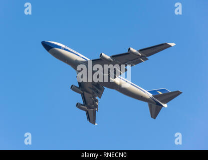 London Heathrow, UK. 19th Feb 2019. British Airways Boeing 747-436 aircraft (100 Retro-in old BOAC livery) taking off from Heathrow Airport, Greater London, England, United Kingdom Credit: Greg Balfour Evans/Alamy Live News