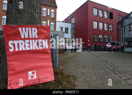 Bremen, Germany. 19th Feb, 2019. A sign with 'We Strikes' leans against a tree at the entrance to the 'Allgemeine Berufsbildende Schule' at Steffensweg. The Education and Science Union (GEW) has called for a full-day warning strike at schools in Bremen and Bremerhaven. Credit: Carmen Jaspersen/dpa/Alamy Live News Stock Photo