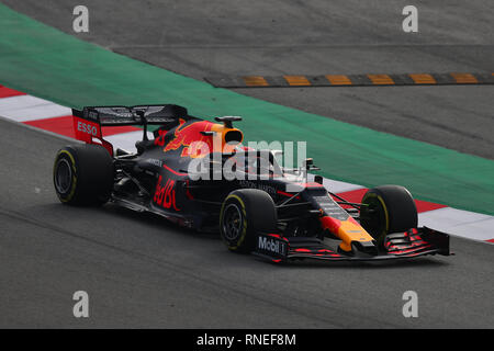 Barcelona, Spain 19th February 2019. Pierre Gasly of  France driving the (10) Aston Martin RedBull Racing RB15  on track during day two of F1 Winter Testing Credit: Marco Canoniero/Alamy Live News Stock Photo