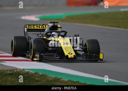 Barcelona, Spain 19th February 2019. Daniel Ricciardo of Australia driving the (3) Renault Sport Formula One Team RS19 on track during day two of F1 Winter Testing Credit: Marco Canoniero/Alamy Live News Stock Photo