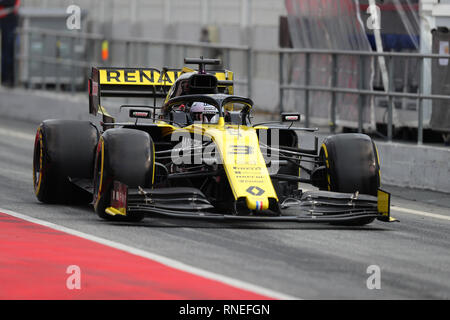 Barcelona, Spain 19th February 2019. Daniel Ricciardo of Australia driving the (3) Renault Sport Formula One Team RS19 on track during day two of F1 Winter Testing Credit: Marco Canoniero/Alamy Live News Stock Photo