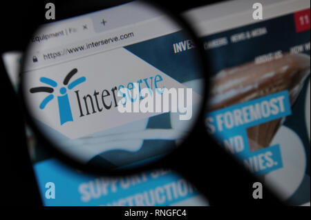 The Interserve website seen through a magnifying glass Stock Photo