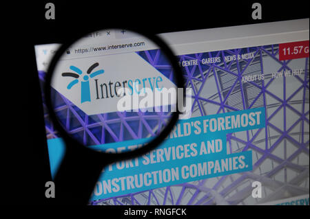 The Interserve website seen through a magnifying glass Stock Photo