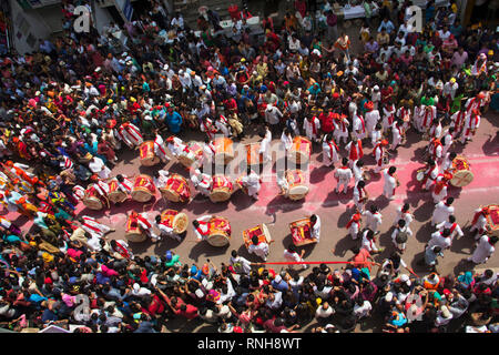 PUNE, MAHARASHTRA, September 2018, People observe Dhol tasha pathak performance during Ganpati Festival, aerial view Stock Photo