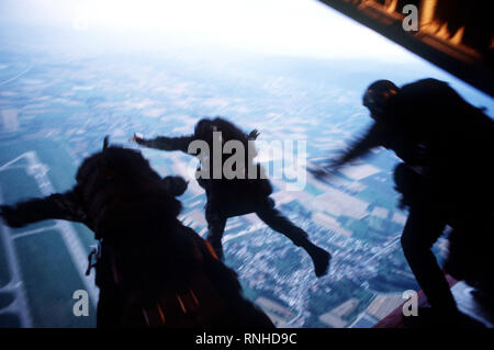 The 7th Special Operations Squadron (SOS) conducts training for special air operations and related activities.  The unit also trains with Army special Forces and Navy SEALs for unconventional warfare operations.  Combat controllers jump from an MC-130E Hercules Combat Talon aircraft during a Fulton recovery mission. Stock Photo