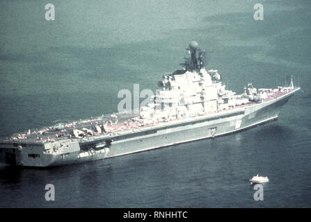 1982 - A port quarter view of the Soviet guided missile V/STOL aircraft carrier KIEV (CVHG). Stock Photo