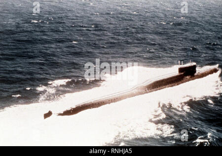 1982 - A starboard quarter view of a Soviet Delta class nuclear-powered ballistic missile submarine underway. Stock Photo