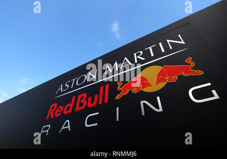 Red bull racing logo hi-res stock photography and images - Alamy