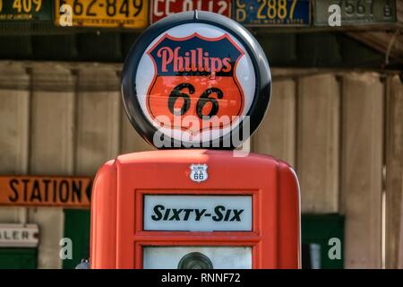 Petrol pump, historic gas station Shea's Gas Station, Museum on Route 66, Springfield, Illinois, USA Stock Photo