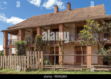 Views  along N7 road from Antsirtabe to Ranomafana National Park Madagascar. House,   Ambositra Stock Photo