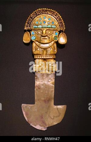 Ceremonial knife (tumi), Sican (Lambayeque) culture, Peru north coast, Late Intermediate Period (Middle Sican), 900-1100 AD, gold, silver, turquoise Stock Photo