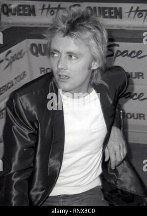 Roger Taylor The Lot 12CD+DVD 初回限定盤QUEEN クイーンのロジャー・テイラー 最新ソロライヴアルバム『The Outsider