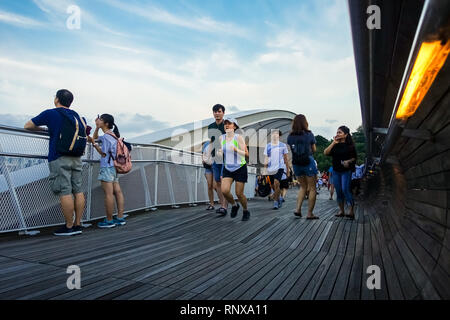 Jogger in tourist crowds on Henderson Waves Bridge, Mount Faber Park, Singapore Stock Photo