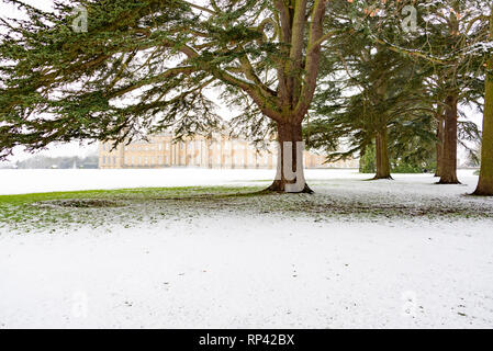 Blenheim Palace. The Front Facade and lawns of Blenheim Palace in the snow - Blenheim Palace in Woodstock, Oxfordshire, England Stock Photo