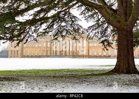 Blenheim Palace. The Front Facade and lawns of Blenheim Palace in the snow - Blenheim Palace in Woodstock, Oxfordshire, England Stock Photo