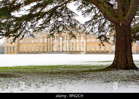 Blenheim Palace. The Front Facade and lawns of Blenheim Palace in the snow - Blenheim Palace in Woodstock, Oxfordshire, England Stock Photo