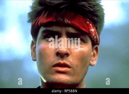 CHARLIE SHEEN, PLATOON, 1986 Stock Photo