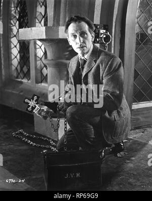 David peel and peter cushing the brides of dracula Stock Photo - Alamy