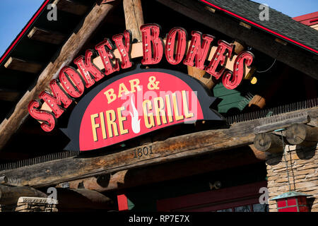 A logo sign outside of a Smokey Bones Bar and Fire Grill restaurant location in Fredericksburg, Virginia on February 19, 2019. Stock Photo