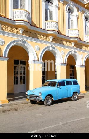 SANCTI SPIRITUS, CUBA - FEBRUARY 6: Vintage American car in the street on February 6, 2011 in Sancti Spiritus, Cuba. Cuba has one of the lowest car-pe Stock Photo