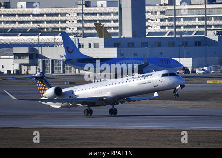 Munich, Deutschland. 18th Feb, 2019. D-ACNR - Bombardier CRJ-900LR - Lufthansa Regional, Cityline at take-off, take off, take off, take off-hi: D-AHFV TUIfly Boeing 737-8K5 (WL), air traffic, fly.Aviation. Franz Josef Strauss Airport in Munich.Munich. | usage worldwide Credit: dpa/Alamy Live News Stock Photo