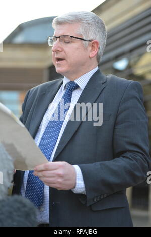 Glasgow, UK. 21st Feb, 2019. Police Chief - Stuart Houston from Police Scotland reading out a statement from the family of murdered six year old girl Alesha MacPhail as a guilty verdict against the accused is given. Not able to name the accused. It is illegal in Scotland to publish the name, address, school or any other information which could identify anyone under the age of 18 who is the accused, victim or witness in a criminal case This law applies to social media as well as to websites, newspapers and TV and radio programmes. Credit: Colin Fisher/Alamy Live News Stock Photo