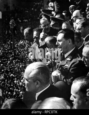 Former Argentinian President, Juan Domingo Peron, giving his last speech before being overthrown by a military coup. Buenos Aires, 1955 Stock Photo