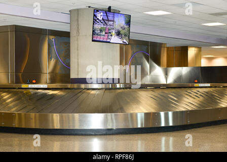 Empty luggage belt/carousel on Terminal One Dublin airport, Dublin Stock Photo: 153850123 - Alamy