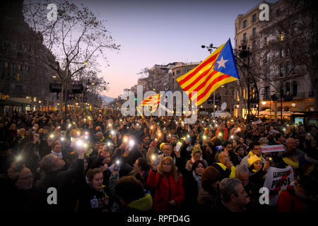 Barcelona, Catalonia, Spain. 21st Feb, 2019. General view of the demonstrators during a general strike in the streets of Barcelona to demand freedom, human right and against the trial of the political prisoners at the Supreme Court. Credit: Ramon Costa/SOPA Images/ZUMA Wire/Alamy Live News Stock Photo