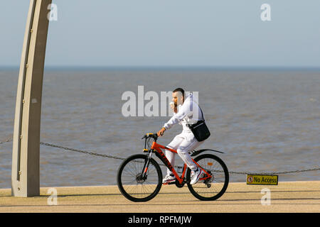 Blackpool, Lancashire. 22nd February, 2019. UK Weather. Blue skies & sunshine with record temperatures expected. Extreme weather events are consistent with what we expect from a changing climate. Credit: MWI/AlamyLiveNews Credit: MediaWorldImages/Alamy Live News Stock Photo