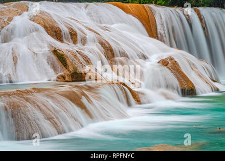 The majestic turquoise waters of the Agua Azul cascades and waterfalls along a limestone ridge near Palenque, Chiapas state, Mexico. Stock Photo