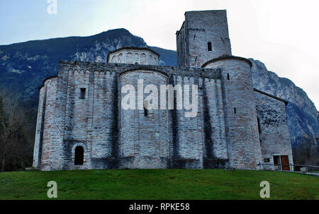 Abbey of San Vittore alle Chiuse near Grotte di Frasassi caves, Genga, Italy Stock Photo