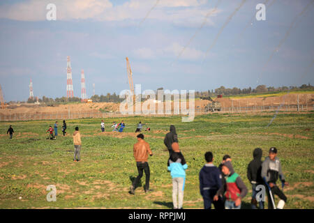 Gaza City, Gaza Strip, Palestinian Territory. 22nd Feb, 2019. Palestinian protesters clash with Israeli troops following the tents protest where Palestinians demand the right to return to their homeland at the Israel-Gaza border, in the east of Gaza city, February 22, 2019. A Palestinian boy was killed and at least 30 protesters were injured by Israeli security forces during clashes along the Gaza border, the health ministry in Hamas-run enclave said Credit: Dawoud Abo Alkas/APA Images/ZUMA Wire/Alamy Live News Stock Photo