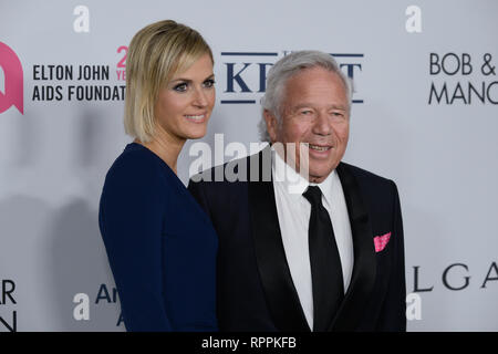 Dana Blumberg and Robert Kraft attend the Elton John Aids Foundation Fall Gala on November 7, 2017 in New York. Stock Photo