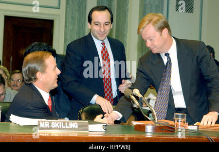 Washington, District of Columbia, USA. 18th Oct, 2009. Washington, DC - February 26, 2002 -- Jeffrey Skilling and Jeffrey McMahon shake hands prior to testifying before the U.S. Senate Commerce, Science and Transportation Committee to examine certain issues with respect to the collapse of Enron Corporation Credit: Ron Sachs/CNP/ZUMA Wire/Alamy Live News Stock Photo