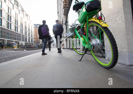 Lime ebike electric hire bike bicycle London, parked on pavement in The City of London Stock Photo