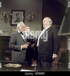 MILLIONEN NACH MAß / TV-Film D 1970 / Erich Neureuther WALTER RILLA (Sir Charles), UDO VIOFF (Gray), CURD JÜRGENS (Carlos, Marquis de Cabral) # / Überschrift: MILLIONEN NACH MAß / D 1970 Stock Photo