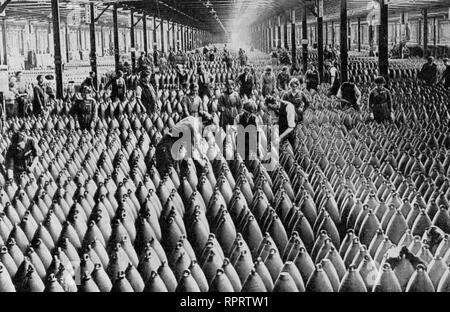 Scene in a war time munition factory. Munitionettes were British women employed in munitions factories during the time of the First World War. National Shell Filling Factory No.6, Chilwell, Nottinghamshire, 1917. Stock Photo