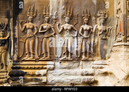 Apsaras - ancient bas relief in Angkor Wat Temple, Cambodia Stock Photo