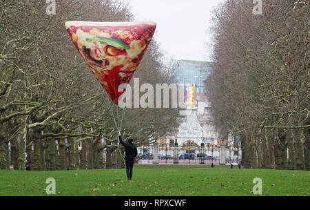 To celebrate the introduction of a new range of 650kcal Delight pizzas to its menu, Domino’s is floating giant, inflatable Slices of Delight around London today to help lift the January blues. 1,000 people who spot and share a picture on Twitter using the #SliceOfDelight hashtag will be rewarded with a free Delight pizza. Pizza lovers up across the country can retweet the snap from @Dominos UK to be included in the 1,000 lucky winners.  Featuring: Atmosphere Where: London, United Kingdom When: 16 Jan 2019 Credit: Joe Pepler/PinPep/WENN.com Stock Photo