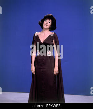 Die amerikanische Sopranistin Anna Moffo bei einem TV-Auftritt in den 1970er Jahren. US-American soprano Anna Moffo at a TV performance in 1970s. Stock Photo